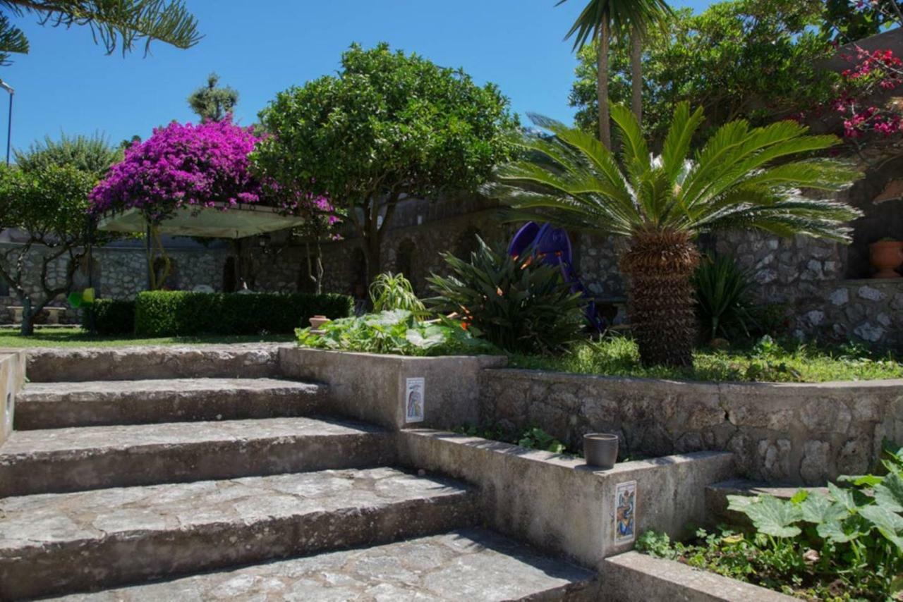 La Casa Dei Merli Capri Exteriör bild